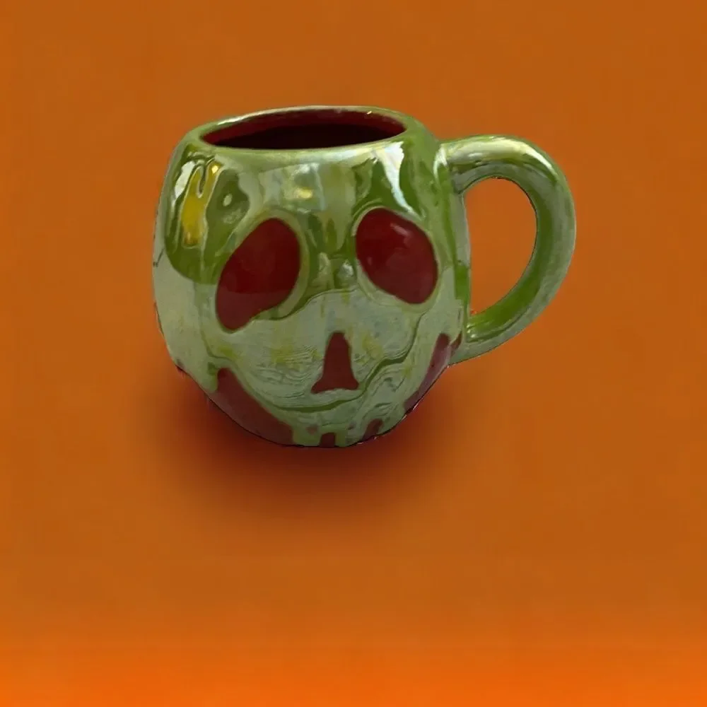 Disney Villians Evil Queen snow white Apple Poison Iridescent mug Halloween